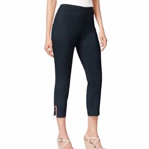 NWT Petite Lattice-Hem Capri Pants